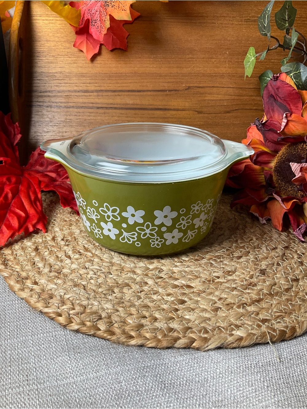 Vintage Pyrex Spring Blossom Crazy Daisy 1 Qt Casserole with Lid